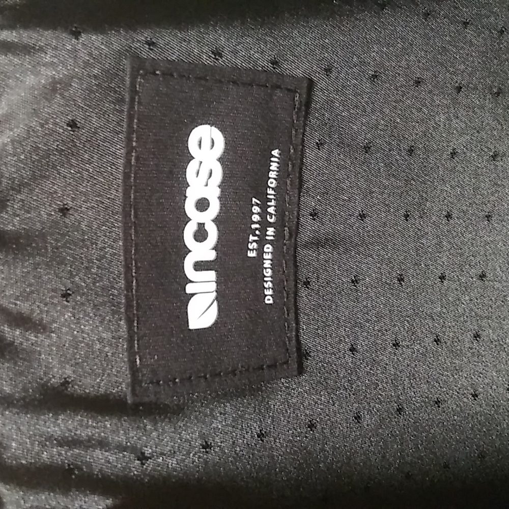 Incase laptop black case. - Picture 11 of 11